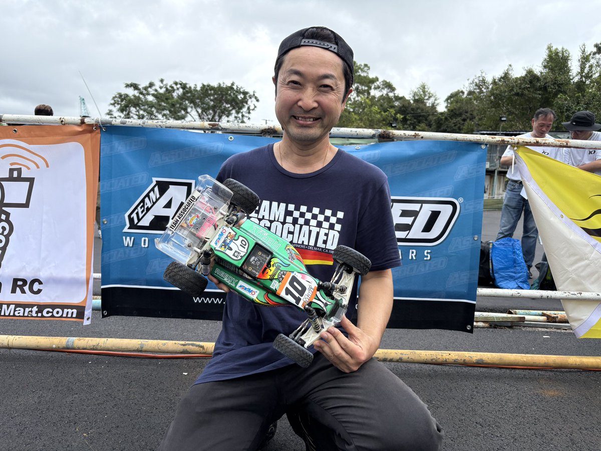 MasamiHirosaka's tweet photo. The race finished successfully.
無事にレース終了🌈
#RCMART #RC10ClassicRace #RC10VintageRace #Associated #HongKong #TRC https://t.co/zHCWFJOmEb