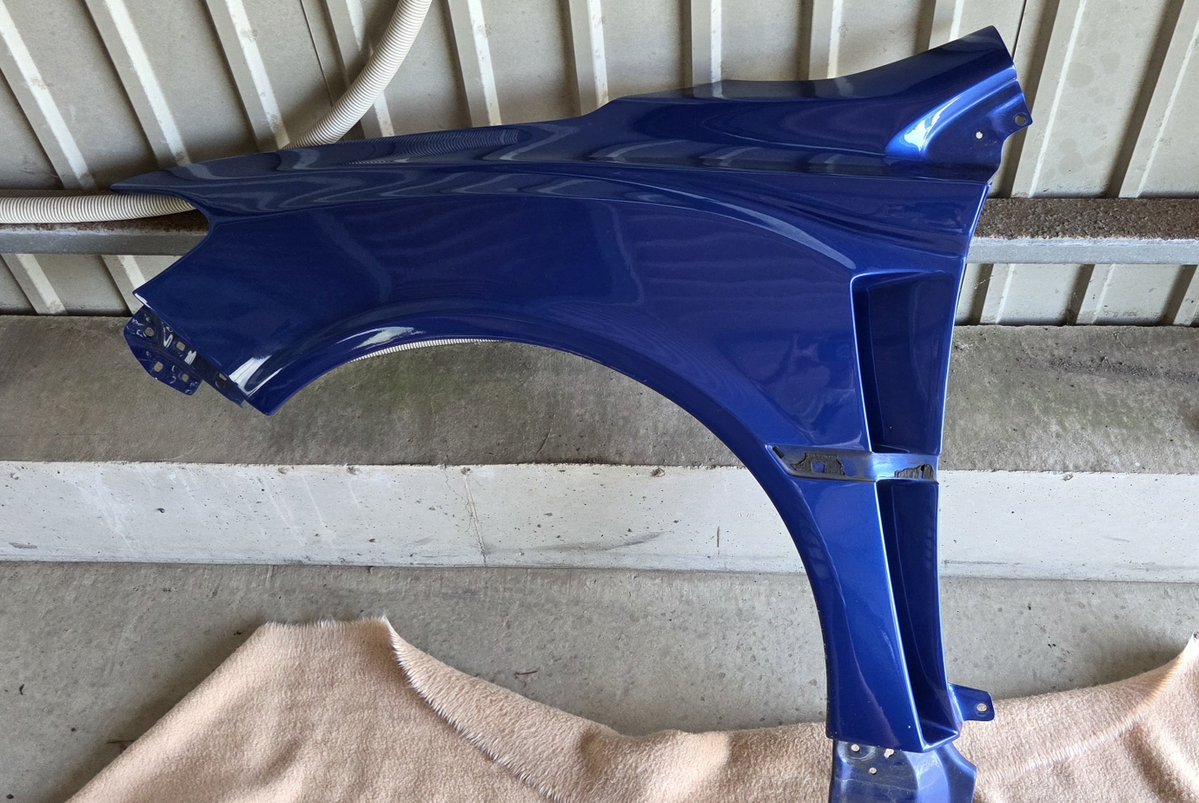 msk_vab's tweet photo. VA用のVARISバンパーとフェンダー欲しい方いませんか？
バンパーの割れちゃってたところは直してあります。
その他仕様に伴う小傷はあります。
・バンパー+リップ　12万(新品バンパー18700円、リップ71500円)
・フェンダー　8万(新品129800円)
関東圏で手渡し可能な方でお願いしたいです🙇‍♂️ https://t.co/3FURCxiGxB