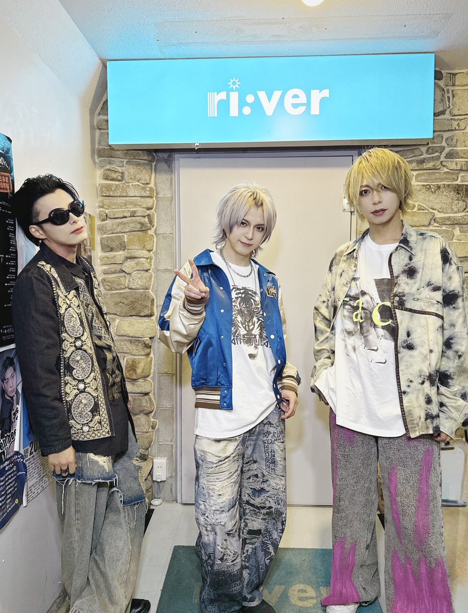 hero_izm's tweet photo. 本日はHERO最初で最後の47都道府県ツアー「俺たちがHEROです。」高知・ri:verにご来場いただきありがとうございました✨
MCでもありましたが尽は命に別状はないとの事なので、安心して戻ってくる事を待っていていただければと思います‼️

後ほど正式に発表もさせていただきますが、しばらく3人体制でのライブが続きます。HEROらしく全力で楽しませるライブをしていくのでよろしくお願いします✨

お次は8/11 HERO SUMMER FESTIVAL 2026「HERO東西夏祭り」
西の陣 心斎橋CLAPPERです✨

当日券発売中です🎫
お待ちしております✨
https://t.co/uk5Nn24mw1