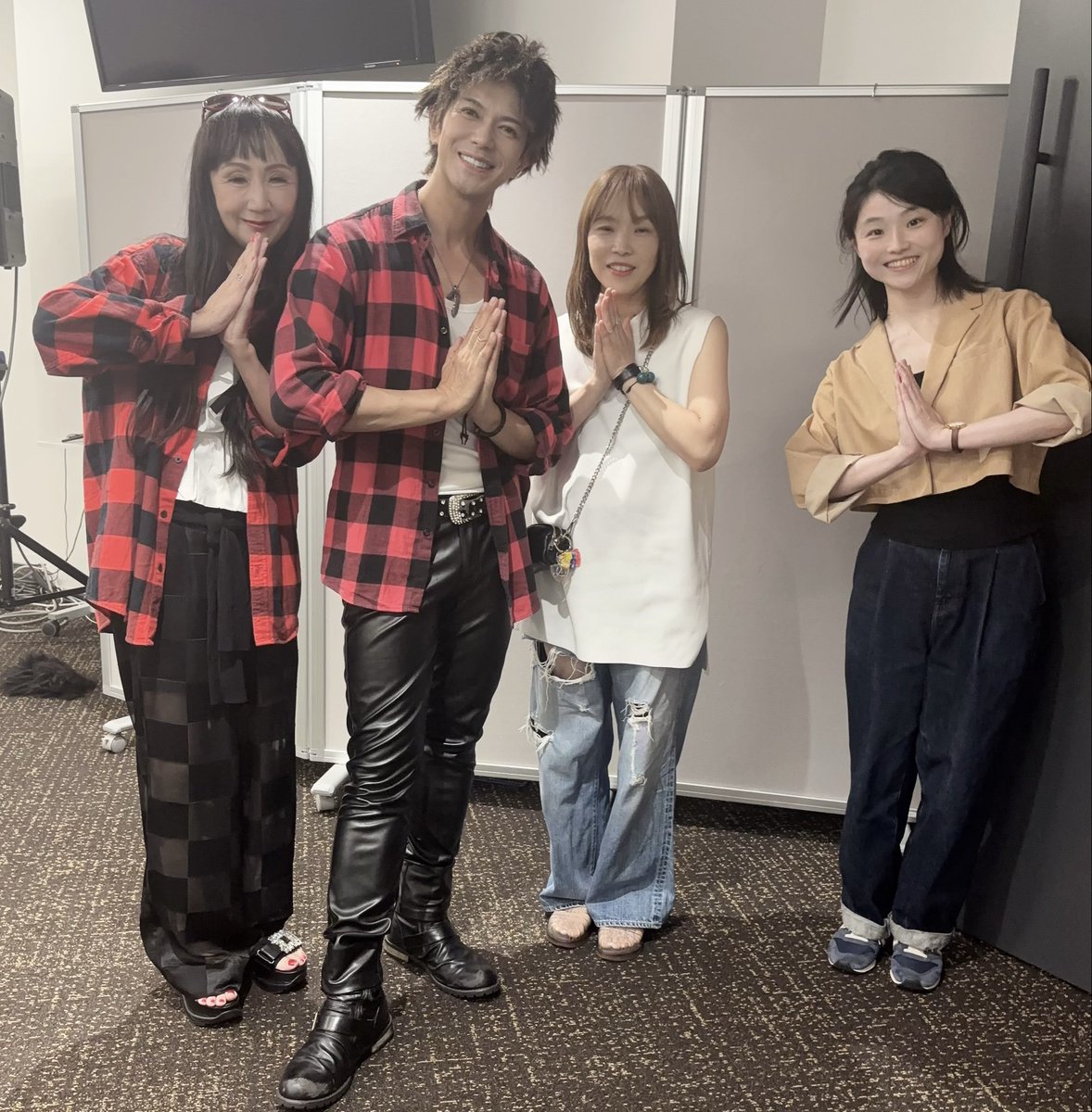haruruclair's tweet photo. 新橋にある奈良のアンテナショップ「まほろば館」の移転5周年フェアで #大橋ヒカル さんのものまねショー開催！
初めて観られる方々をも瞬時に巻き込んでニッコニコの笑顔にしてくれるヒカルさんはほんっとにエンターテイナーです！今回も笑顔と元気沢山もらいました
ありがとう♡
#奈良まほろば館 https://t.co/uqiLe4ydLa