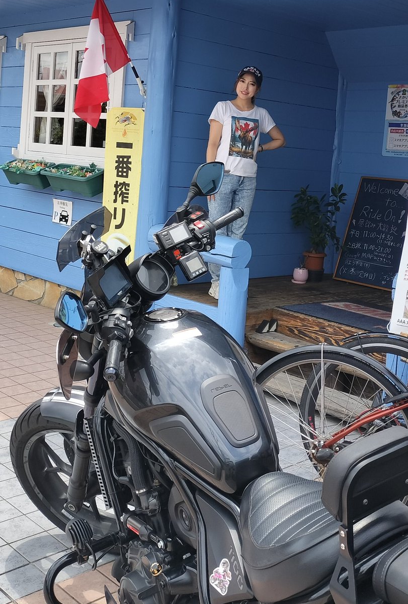 Rick_TECH21's tweet photo. 久しぶりに #AYASEN の #RideOn!に酷暑の中ランチに行って来ました🏍️💨
台湾🇹🇼のおみやげ話しも聴かせていただき、楽しい時を過ごさせていただきました🤩 https://t.co/og7HDjFnTn