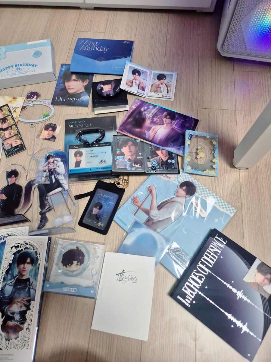 jjumilnd's tweet photo. 이서언 굿즈 일괄 판매합니다 ㅜ-ㅜ 
24, 25 생일굿즈, bgm 음반 등 포함
택배비 포함 5만 5천원(반택 불가능)

‼️거의 다 개봉품, 전시품, 겉포장 없음!!!!!
‼️스티커, 스탬프 실사용품도 있음
‼️특정 굿즈를 미사용신품 상태로 원해서 구매하시는 것은 비추
‼️ 생활기스 등 하자 있을 수도 https://t.co/YhUbEQDbiH