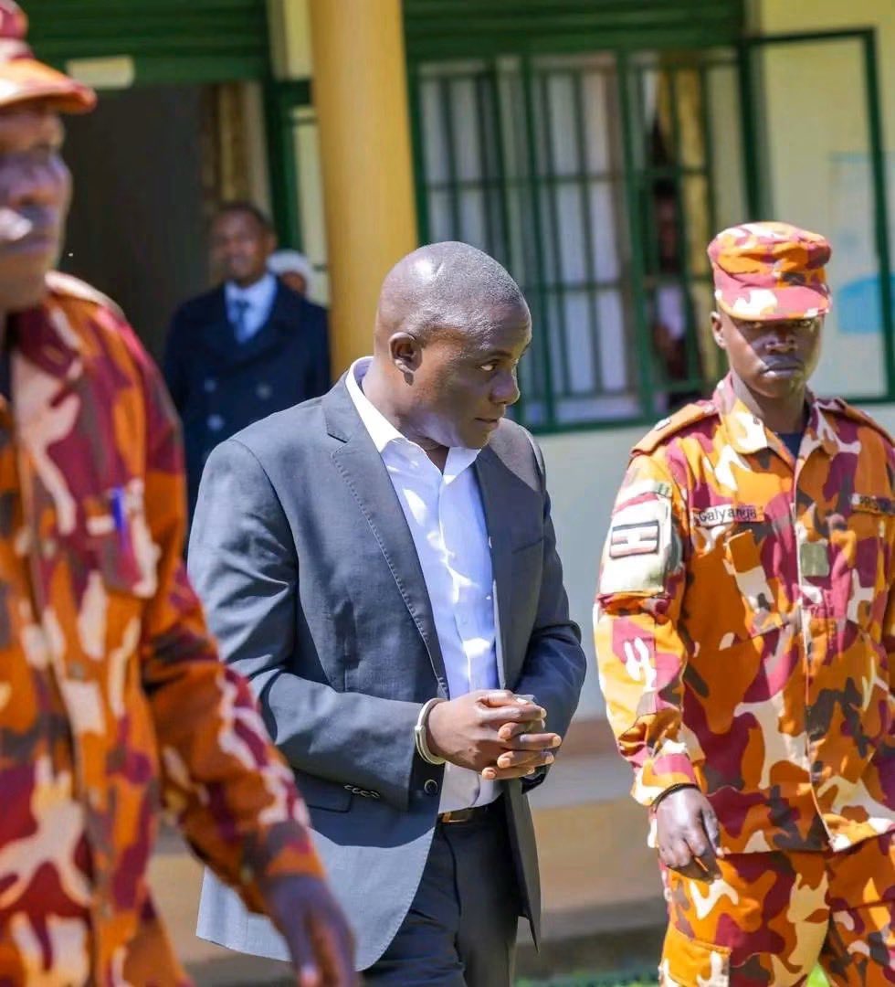 PSSEKABIR's tweet photo. Doreen Kaija
Eddy Mutwe
Olivia Lutaya
Gen Gaddafi
Wakabi Smart
A. Kivumbi
Waiswa Mufumbiro
Dr Kizza Besigye 
Muwanga Kivumbi
Mukibi
Erias Lukwago
King Zale
Sauda Madada
Bobi Giant
Elias Lukwago 
Sam mugumya  and many more needs to be free . 
#FreeAllPoliticalPrisonersInUganda https://t.co/ThzUAdamGl