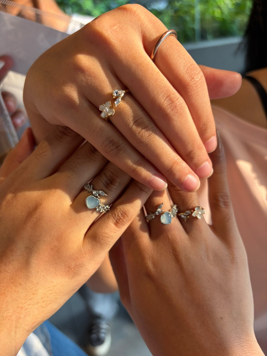 illaslild's tweet photo. We're celebrating gf day by buying a ring as a bsf 💅🏻💍 https://t.co/X5P1o4yf1B