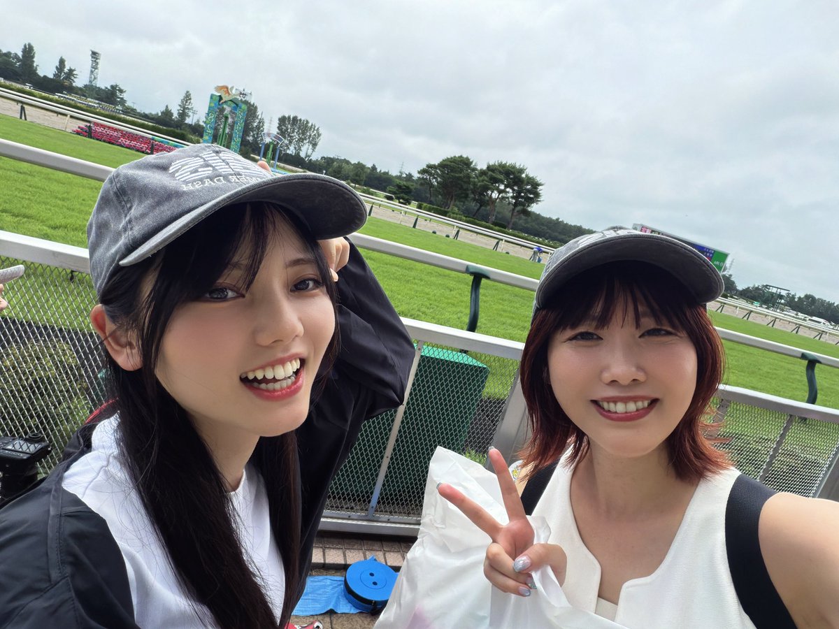 renamaeda07's tweet photo. 望月ゆみこを絶対絶対アイビスサマーダッシュに連れて行きたかったから今日という日に叶って最高でした！！
レースも最高！ピューロも最高！グルメも最高！ゆみこも最高！初の新潟競馬場、千直の最高の思い出をありがとう〜〜〜！！！！！ https://t.co/BwabegXRSG