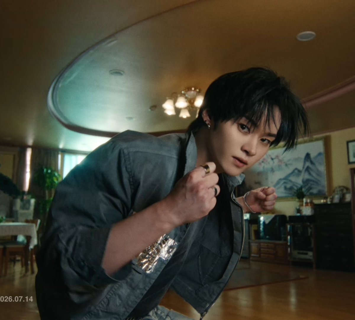 userlinoring's tweet photo. this is the most feline an idol has ever looked https://t.co/lm4klwWija