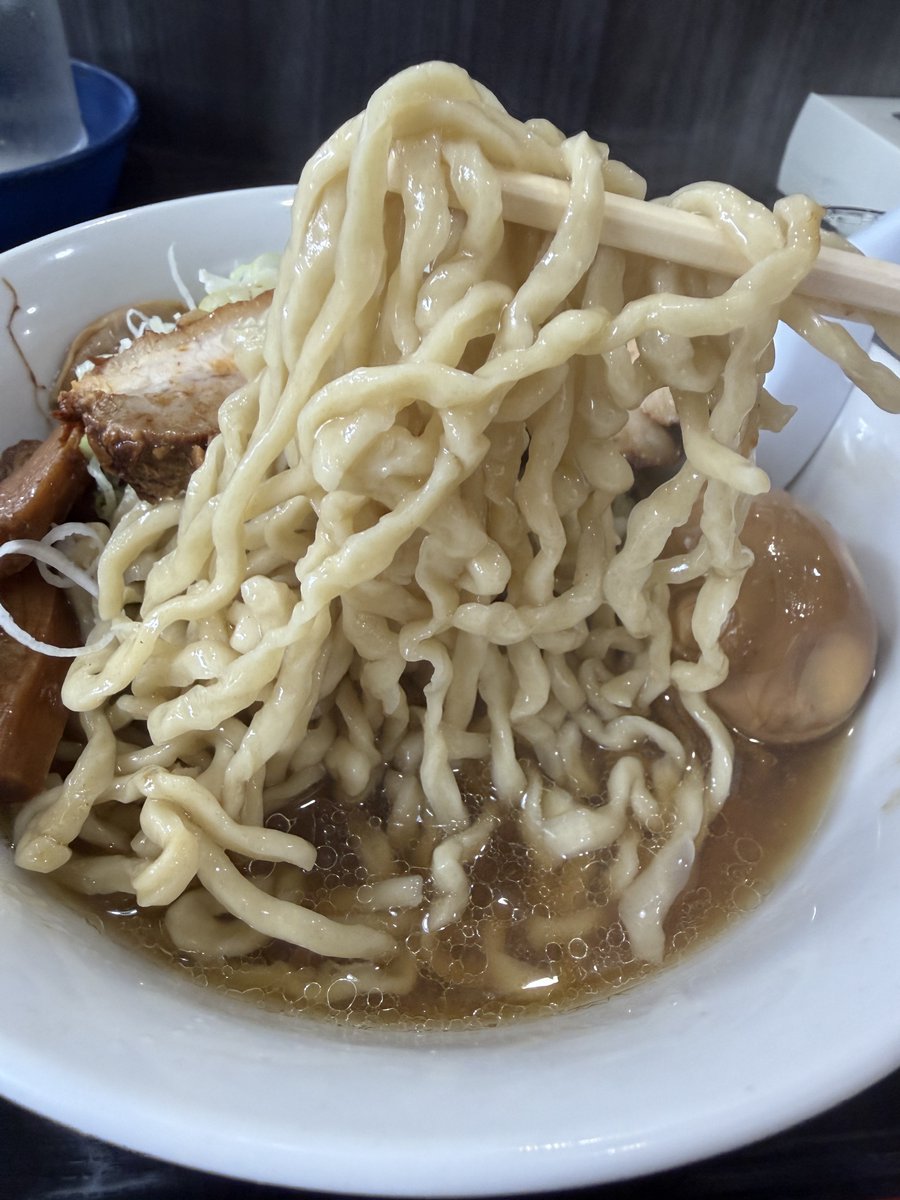 pg_naka's tweet photo. 自家製太麺渡辺
仙台市泉区市名坂新道

らー麺＋限定メンマ＋味玉

久しぶりの渡辺さん
名物社長いらっしゃいました。
雄弁に語る姿かっこよかったっす。
今日のラーメンも最高の一杯でした。
完飲完食ご馳走さまでした♪
お心遣いありがとうございました🍜 https://t.co/xvp2fHK1ot