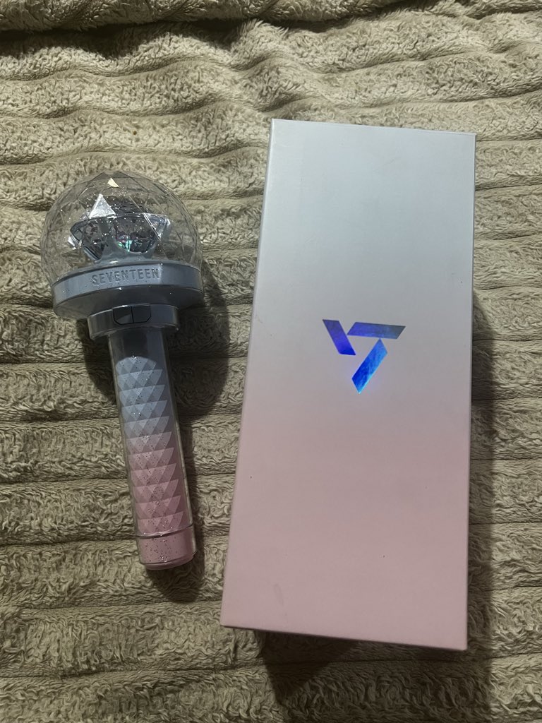 ghosty0674's tweet photo. wts/lfb

Seventeen 10th Anniversary Lightstick - ₱2000

~ good condition 
~ slightly nego

📍QC
✉️ dm for more inquiries https://t.co/vRPN3ei3BE