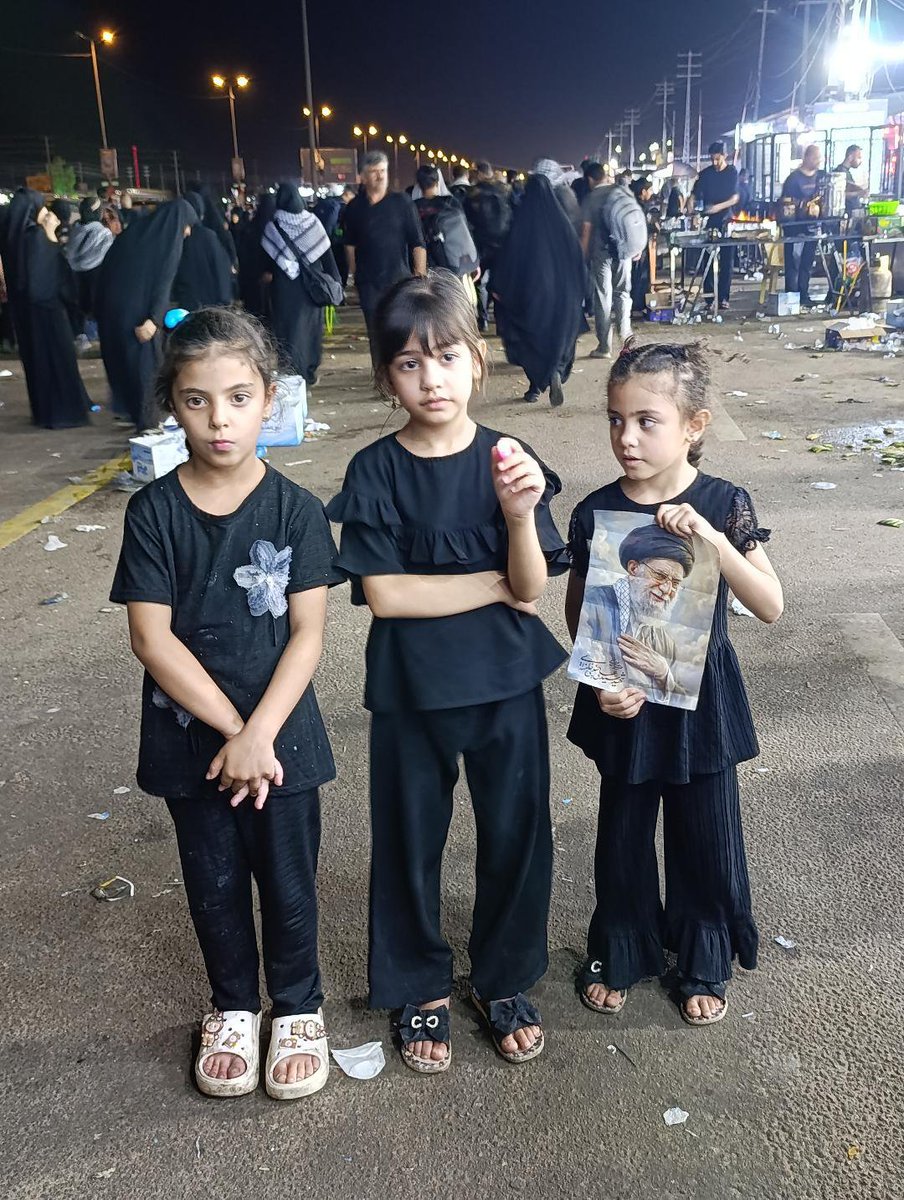 golbarg345's tweet photo. واسه همینه بچه‌هاشون از کودکی در سمت درست تاریخ قرار دارند عشق فقط سید علی رهبر فقط سید مجتبی
#یا_لثارات_الحسین
#عاشقان_حسین https://t.co/RlpDJXTiwe
