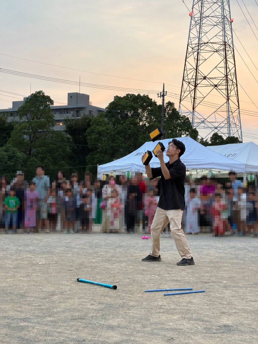 Chuo_juggling's tweet photo. 8月1日、新百合ヶ丘の夏祭りでパフォーマンスを行いました🤹‍♀️たくさんの方に見ていただき本当にありがとうございました‼️
#ジャグリング
#夏祭り https://t.co/xWVkhqchHV