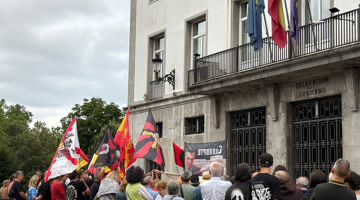 fe_asturias's tweet photo. 🇪🇸 Ceuta y Melilla son españolas.

⚔️ Defiende tu tierra.

¡ALTO A LA INVASIÓN!

📍Oviedo.

@fedelasjons @JFalange https://t.co/BE1umm53yR