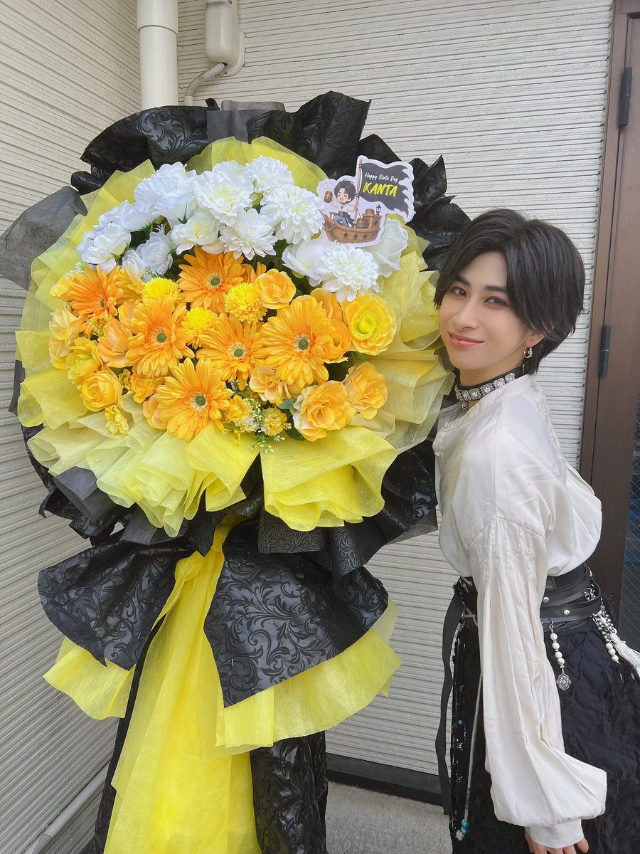 so_janKanta_731's tweet photo. #風男塾灼パラ 埼玉公演
ありがとうございましたー！！！！
同じ公演はひとつもないといつも俺は言ってますが本当にそうで今日の埼玉、熱すぎた！！！
めちゃくちゃハッピーになって帰り道も踊っちゃいそうです。笑 
そして誕生日のお祝いも本当にありがとう😭
お花めちゃくちゃ嬉しかった😭幸せです。 https://t.co/CGU9CoztRz