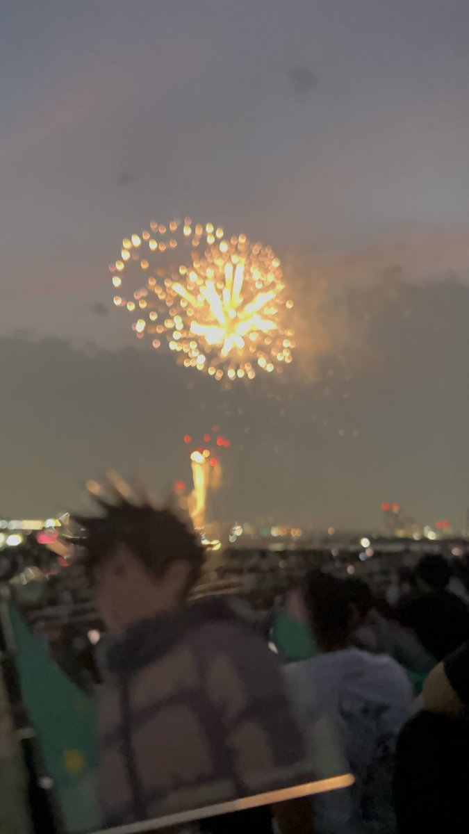 mygreen524's tweet photo. 진짜 …. ^_^ 초점 나간 이런 사진 뿐 ㅎ 
((니혼 불꽃 차원이 달라달라병 ~ 🎇 https://t.co/rCsG7eL1oY