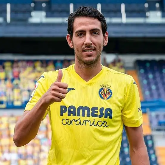 solofichajes123's tweet photo. Dani Parejo escucha ofertas antes de decidir su nuevo destino. El centrocampista de 37 años es agente libre tras pasar por @VillarrealCF, @ValenciaCF, @GetafeCF, Queens Park Rangers y @RealMadrid https://t.co/YSsMJmNTVq