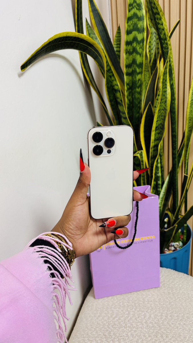 PhoneExpressKe's tweet photo. iPhone 14 Pro
256GB Storage 
🔋Battery Health 100%
Color Code:Gold⚜️
Condition: Mint💧
Neat🚿
📺Super Retina XDR OLED Display 
🔎Ceramic Shield Glass
⚙️Powered By Apple A16 Bionic (4nm)
📸48 Megapixels
iOS 26 Ready
Ex-UK🇬🇧
📶Dual Simcard (+E-Sim)
📑6 Months Warranty 
🎯Face ID working 
🎯Truetone Live Screen
🏷️Free Deluxe OG Screen Guard 
🏷️Free Premium Clear Case
🏷️Free Recommended Charging Cable
Countrywide Delivery 📦 🚚
70,000ksh
Happy Shopping 🛍️🛒