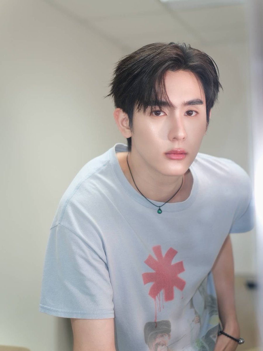 FORCEBOOKFAMILY's tweet photo. หล่อมั้ย หล่อมากกกกก 🩶

IG : aonnthaanaa 
#kasibook @kasibook https://t.co/eUW9I6QN9U