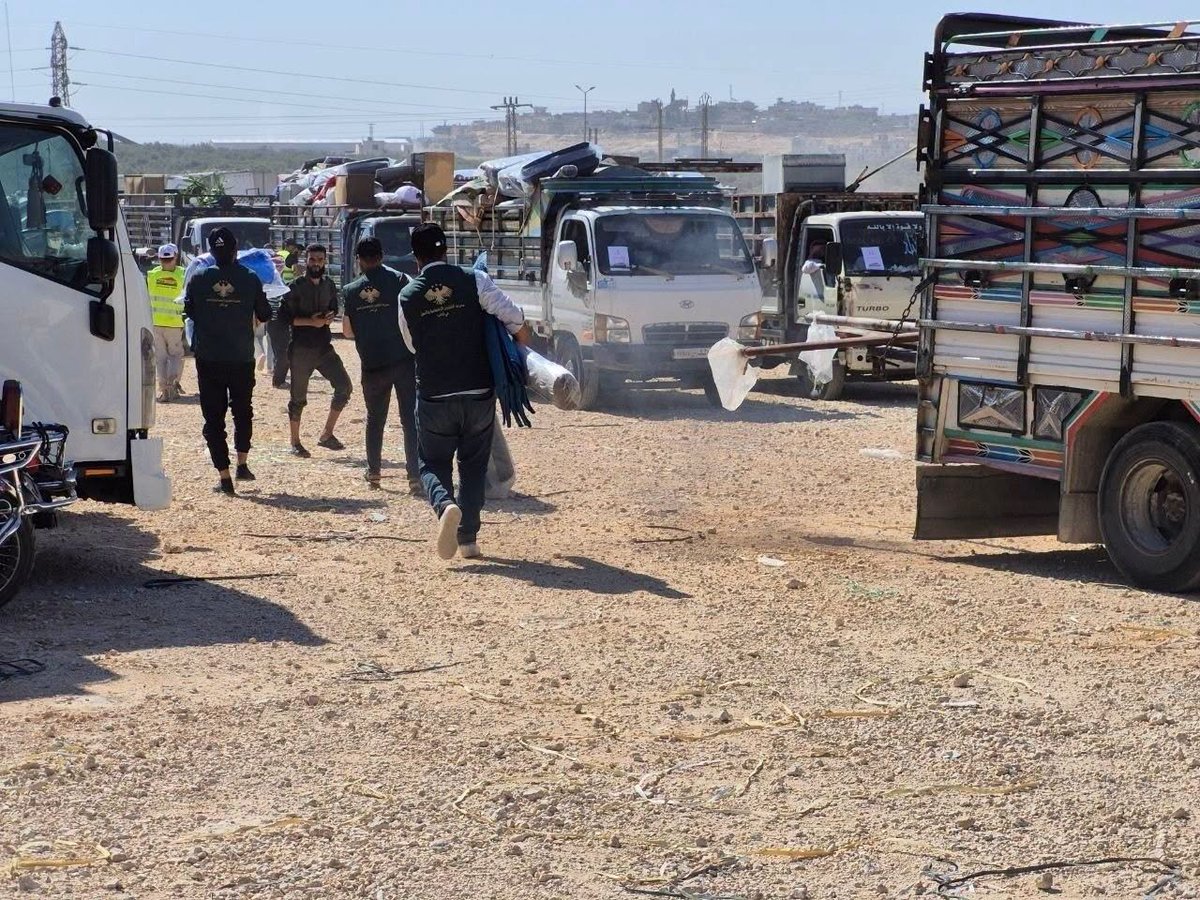 QalaatAlMudiq's tweet photo. 106 displaced families returned today from the camps to the town of Kafr Zita (N. #Hama). 

Like previous returns, the transportation was provided by local authorities and the families received non-food aid packs, in collaboration with UNHCR. https://t.co/m3llIudPw1