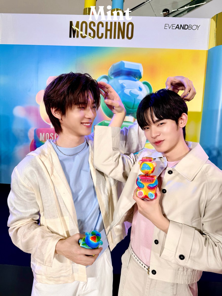 mintmag_th's tweet photo. รับน้องหมี #ตี๋ตี๋ป๋อ ไปดูแลไหมครับพี่วาวา! 💚 #MintReports snap ความน่ารักของคู่ฮอต ‘ตี๋ตี๋-ป๋อ‘ จากในงาน “Moschino Toy 2 Gummy Yummy in Bangkok“ เปิดตัวน้ำหอมคู่หูดูโอ ‘Moschino Toy 2 Gummy Yummy’ ในวันนี้ ณ One Bangkok 💚

GUMMY YUMMY WITH TTP

#TeeteePorxMoschinoFragrances
#MoschinoFragrances 
#MoschinoGummyYummyTH
#teeteepor 
#twnpich #porsuppakarn
#MintMagTH