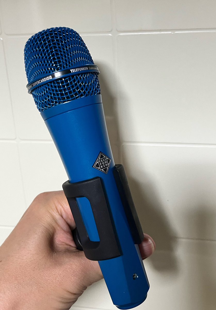 IQ_3_utauyo's tweet photo. 先日やっと届いたマイク、早く使ってあげなきゃ…
#TELEFUNKEN M80 https://t.co/n7VUlxiSi2