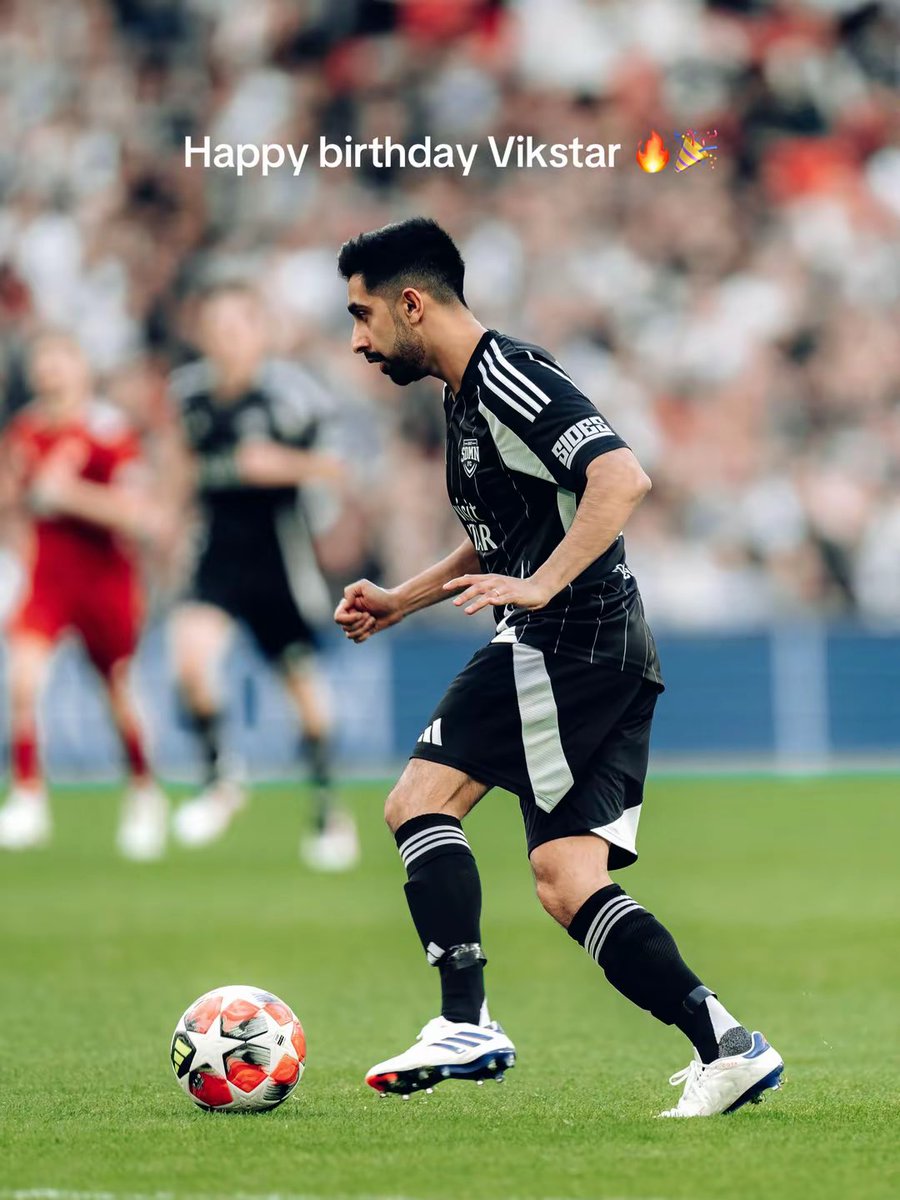 eatsides's tweet photo. Happy birthday @Vikkstar123 🔥🎉❤️ https://t.co/Bp9Mq5yCGd