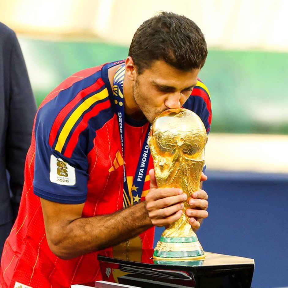 Mario___RM's tweet photo. Como no venga ninguno de los dos y encima vendan a Vinicius el mercado que parecía histórico va a acabar preocupando mucho. https://t.co/FyhxY40sF3