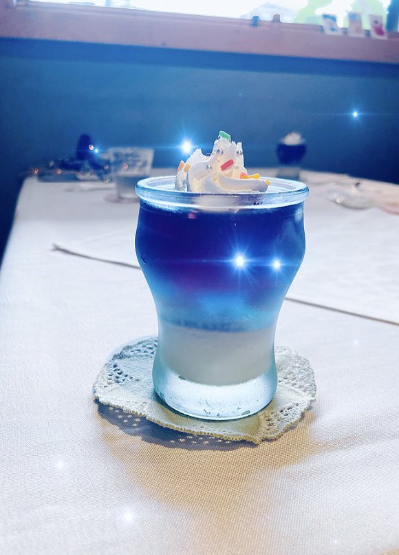 tomiokamiu's tweet photo. 皆さま、連日お疲れ様です🍵

今更ですが改めて私の仕事は、声優、役者、脚本家、歌手、デザイナーなどなどしておりまして、そんな中なのにもうひとつ今、新しい事に向かって準備中！
もう一人自分がほしいと思う今日この頃です(笑)

11/14の劇団ClubRAVOの公演、
そして人生初となる『富岡美羽・桜すもも展(＆オリジナル台本の朗読)』が11/27～11/29に市民ギャラリーにて開催が決まり、
その準備にやっと取り掛かり、、😓
(ご依頼のあった朗読用台本を含め)ご披露する新作台本がようやく10作品ほど書き終わりましたぁ🙌ﾊﾞﾝｻﾞｰｲ

頭を切り替えるためにいつもの
#ラクロッシュカフェ さんへ☕*°
期間限定の「星のゼリー」綺麗だし、美味でしたよン✨️✨️
ガバオライスのプレートも、ぐ〜👍🏻

兎にも角にも、健康第一に八千代市活性化に向けぶるぐりに力を入れつつ、そして私をいつも応援してくださる桜Heartの皆さんが喜んでいただける作品を作り続けて参りたいと思います！

明日も٩(｡•ω<｡)وﾌｧｲﾃｨﾝ