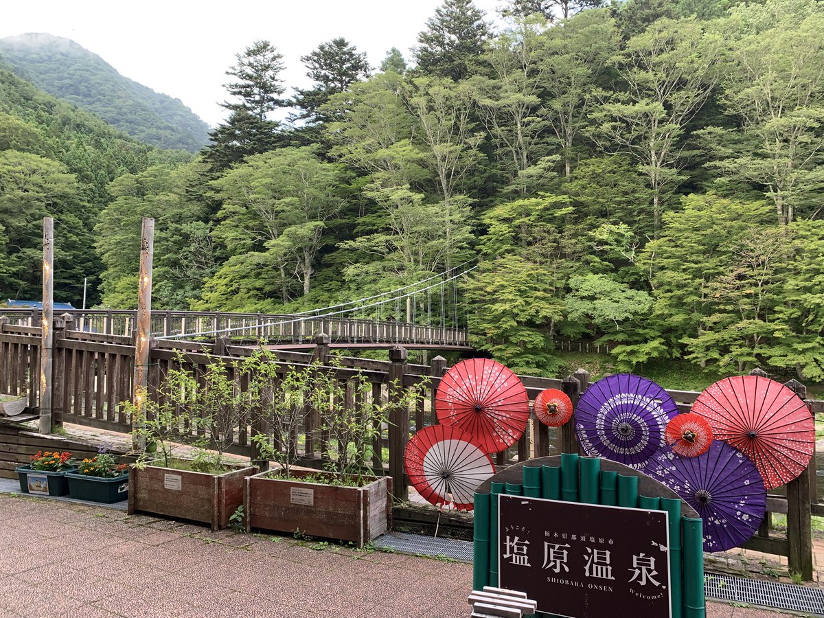 single_cyclist's tweet photo. 早めに栃木に戻ってきたので宮まつり見にいこうと思ったら宇都宮着いた時大雨だったのでそのまま地元まで戻り、その足で塩原までドライブしてきました

17時過ぎのもの語り館は風鈴の音もあり涼しげ

昨年の抽選会、やっぱり私でしたので賞品受け取ってきました✨（身バレするので何かは内緒） https://t.co/Q2LlU1dhgp