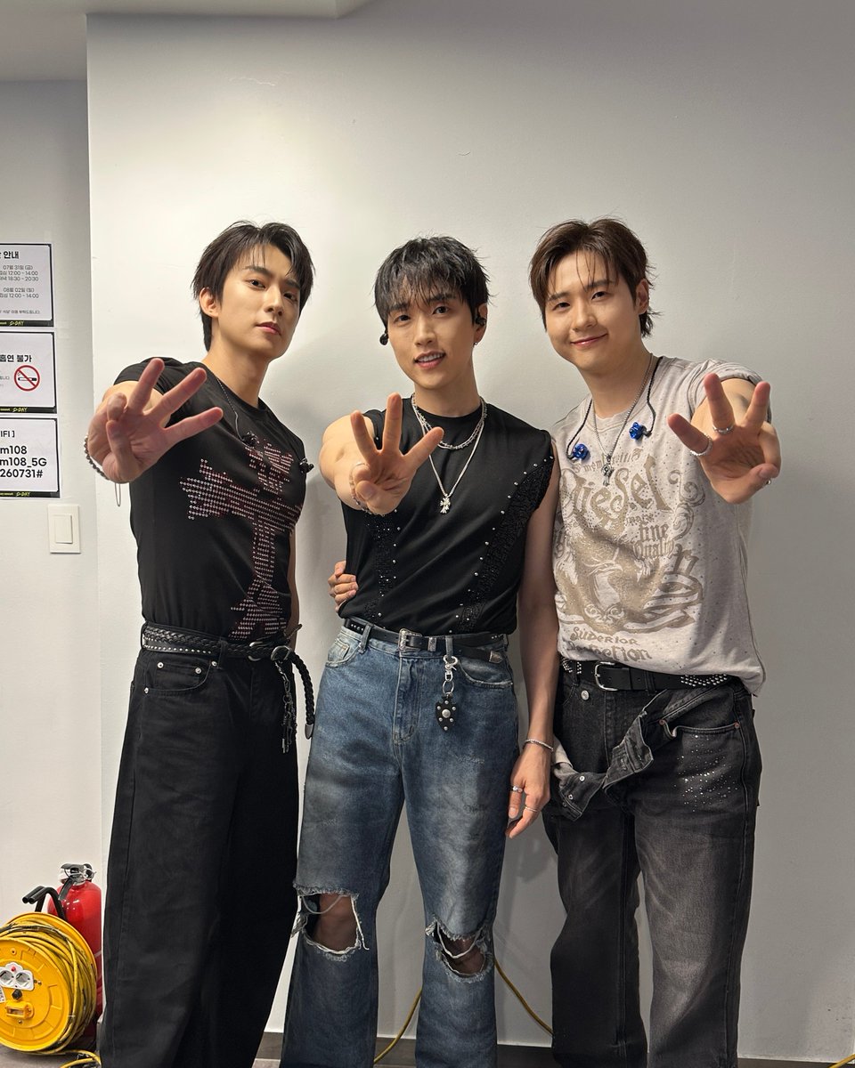 _B1A4OFFICIAL's tweet photo. 𝐁𝟏𝐀𝟒 𝟏𝟓𝐓𝐇 𝐀𝐍𝐍𝐈𝐕𝐄𝐑𝐒𝐀𝐑𝐘 𝐂𝐎𝐍𝐂𝐄𝐑𝐓 [𝘿-𝙙𝙖𝙮] 
DAY 3. 

오늘보다 내일 더 보고싶은 BANA
영원히 곁에 있을게. 함께해줄거지? 사랑해 https://t.co/3htWokuFuF