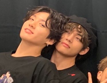 kthjjg's tweet photo. did someone mention the twins of BTS? https://t.co/Jw9lPZYXCa