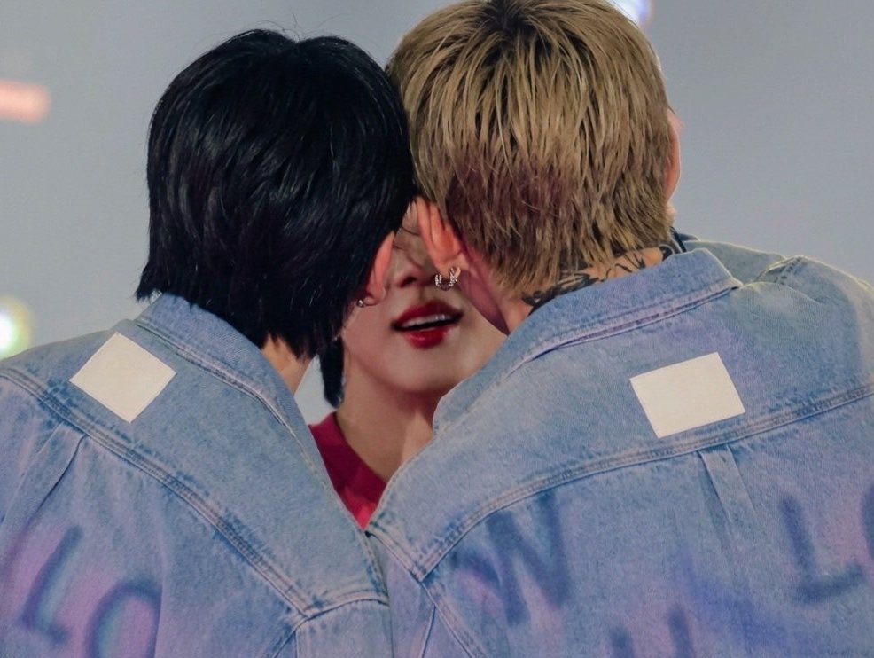 kthjjg's tweet photo. did someone mention the twins of BTS? https://t.co/Jw9lPZYXCa
