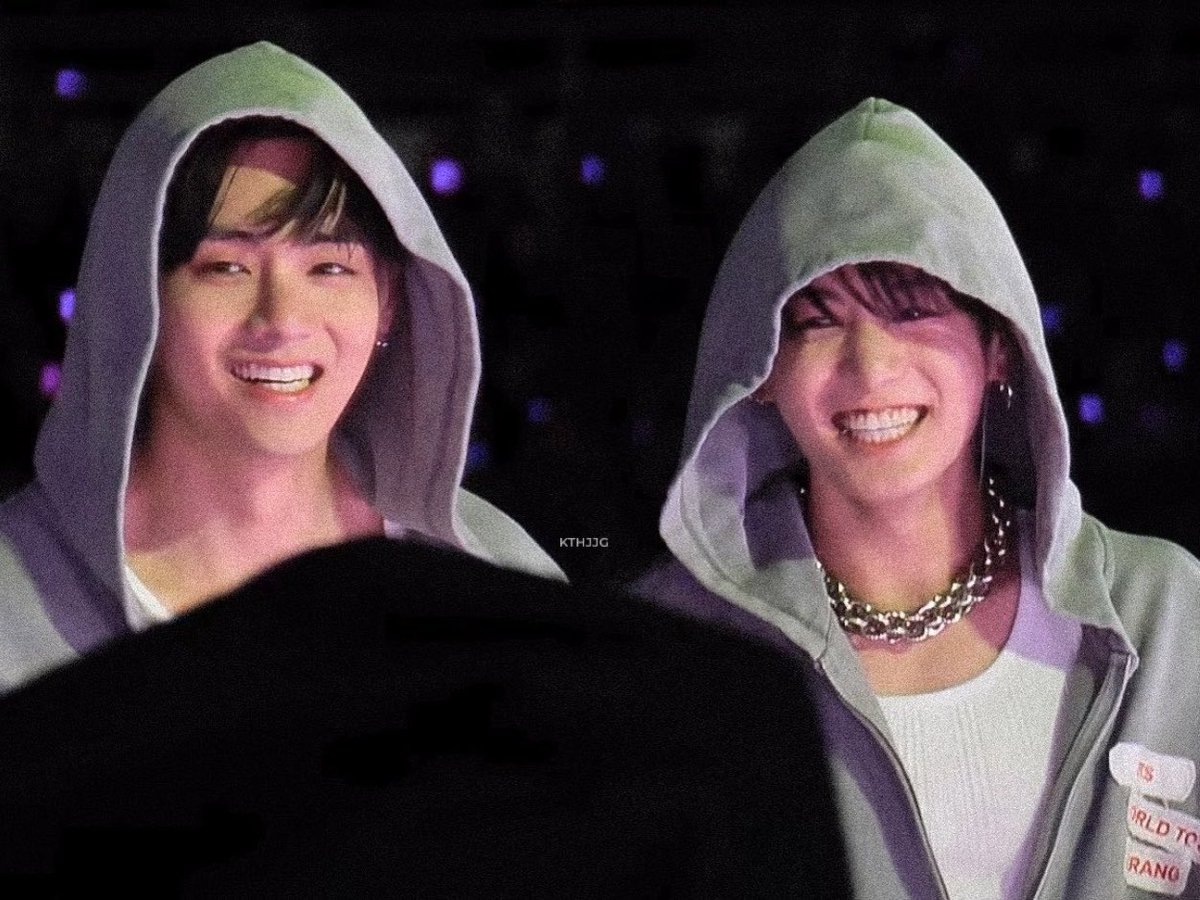 kthjjg's tweet photo. did someone mention the twins of BTS? https://t.co/Jw9lPZYXCa