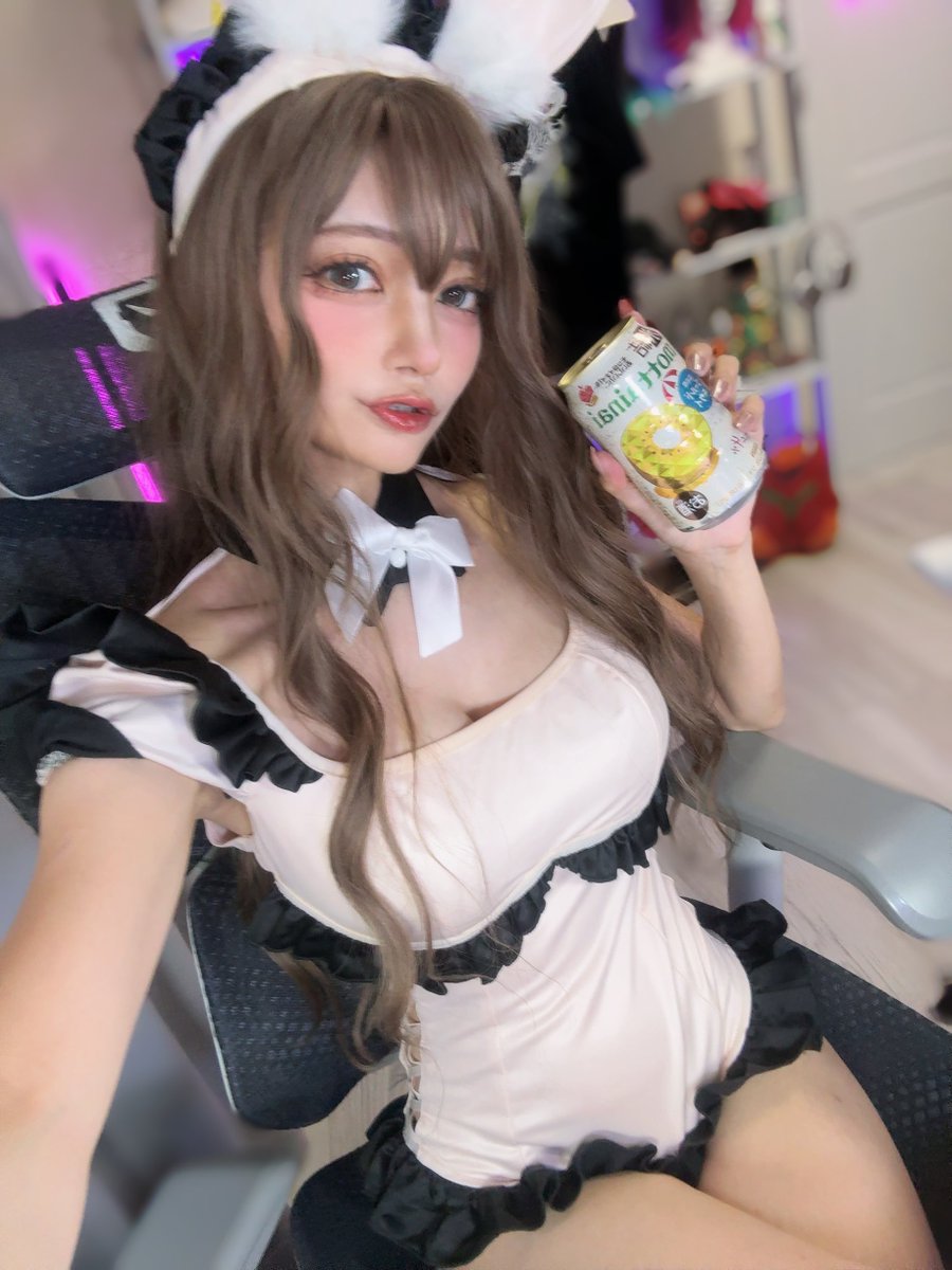 Joestar_meow's tweet photo. バニーで飲みだよー！！
今配信中！きてね💜 https://t.co/6dR5FYXDTl