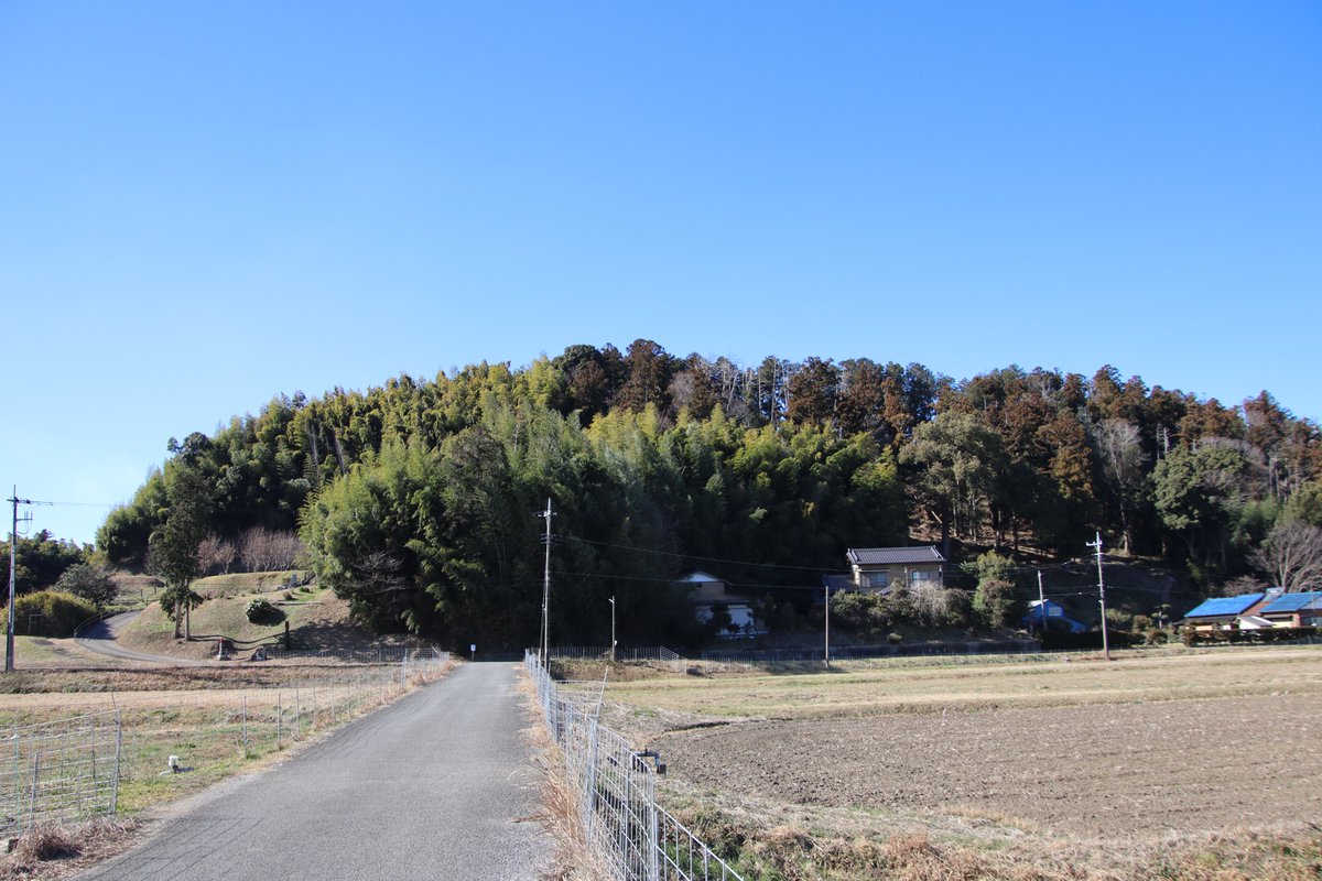 shngot1130's tweet photo. 千葉県木更津市の上根岸館
2026年1月の訪城
上根岸の日高神社の西側の比高30mの台地が館跡です。 https://t.co/h6OrmqTEmN