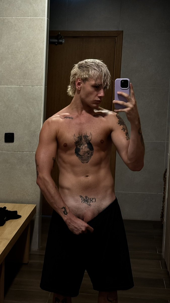 _aledm2_'s tweet photo. Sono sempre in palestra ultimamente 🥲 https://t.co/6PnwDktnzZ