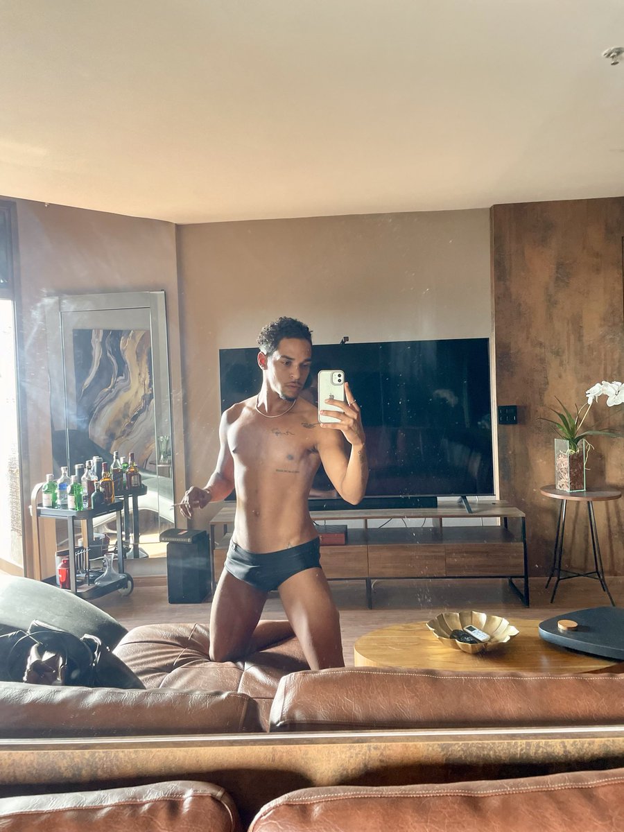 Filipepm26's tweet photo. Vibes 🌬️🍁 https://t.co/rbsJcBndae