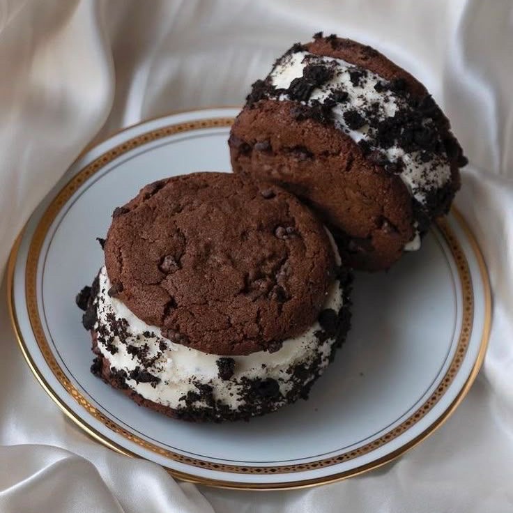 limbicangel's tweet photo. ♯┆food poll - ice cream sandwich edition ˙★ ̟  

🏷️ #edtwt #mealspo #foodpoll  #ricecaketwt #shedtwt #thisorthat #interactive #interactivethread #edrtwt #bedtwt #anatwt #miatwt https://t.co/sxPqoxlyPD