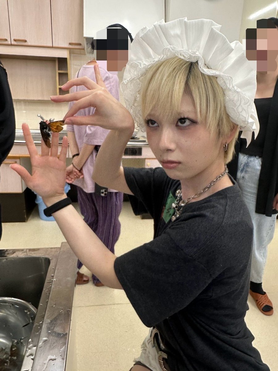 heart_ni_fire's tweet photo. お見せしますよ、生きた蝉の最期を… https://t.co/B5TqLynTPy