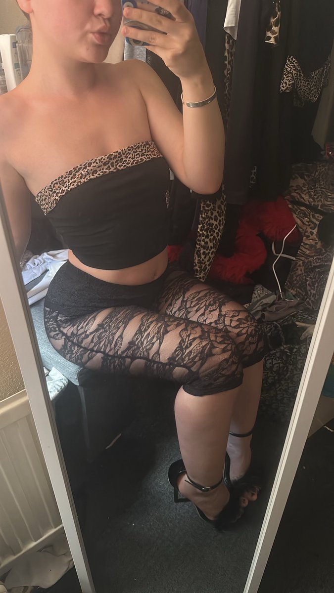 princessja40846's tweet photo. Afternoon bitch boys, goddess is back active after a busy couple days🥱You keep watching. You keep wanting.
Now show me you’re worth another second of my time💋🙄

#nsfwtwtًً #findomslaves #findompaypig #findomworship #femdom #payslave #RTsub #humanATM #sph #cuck #sissycuckloser https://t.co/ETDhkxHdLa