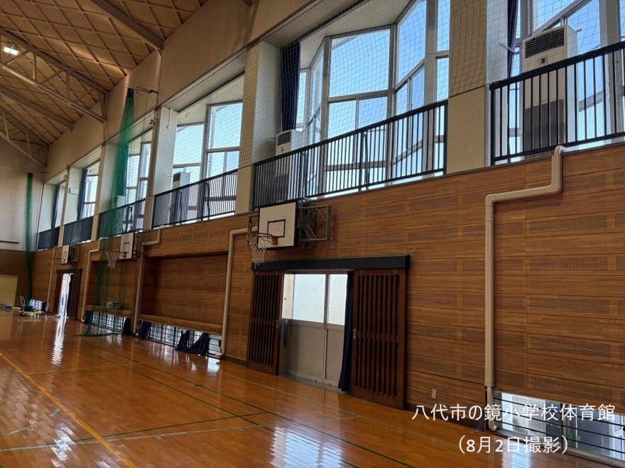 PressSec_JP's tweet photo. 学校の普通教室は、ほぼ全てにクーラーが既に設置されており、電力の回復に伴い、避難所として活用されています。

体育館も、記事にある八代市の鏡小学校では、本日、業務用クーラーが設置され、稼働が始まりました（宇城市の小野部田小学校は既設置）

発災から5日。一日でも早くとの思いで（続く） https://t.co/I4UuEEP0f2