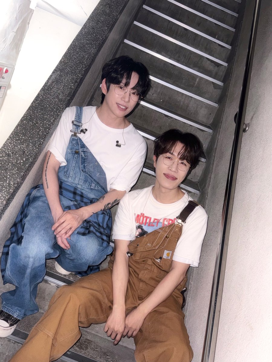 band_SORAN's tweet photo. 지금까지 둘셋 투✌️ 핫✌️ 십란이었습니다!
우리 또 만나요👀

- 𝙎𝙀𝙏𝙇𝙄𝙎𝙏 - 

𝟬𝟭. 리코타 치즈 샐러드
𝟬𝟮. 아메리카노
𝟬𝟯. 이제 나와라 고백
𝟬𝟰. 너를 보네(𝗙𝗲𝗮𝘁. 권정열 𝗢𝗳 𝟭𝟬𝗰𝗺)
𝟬𝟱. 𝗽𝗲𝘁
𝟬𝟲. 행복
𝟬𝟳. 방에 모기가 있어(𝗗𝗼 𝗬𝗼𝘂 𝗧𝗵𝗶𝗻𝗸 𝗢𝗳 𝗠𝗲?)
𝟬𝟴. 오늘밤은 어둠이 무서워요(𝟮𝟬𝟮𝟲 𝘃𝗲𝗿.)
𝟬𝟵. 넌 행복해
𝟭𝟬. 그라데이션
𝟭𝟭. 가을목이
𝟭𝟮. 폰서트
𝟭𝟯. 𝗣𝗿𝗶𝗻𝗰𝗲
𝟭𝟰. 𝗧𝗩를 껐네…(𝗙𝗲𝗮𝘁. 𝘁윤미래, 권정열 𝗢𝗳 𝟭𝟬𝗰𝗺)
𝟭𝟱. 𝗔𝗔𝗔(𝗔𝗰𝗼𝘂𝘀𝘁𝗶𝗰 𝘃𝗲𝗿.)
𝟭𝟲. 𝗡𝗼. 𝟭
𝟭𝟳. 너에게 닿기를
𝟭𝟴. 준비된 어깨(𝟮𝟬𝟮𝟲 𝘃𝗲𝗿.)
𝟭𝟵. 부동의 첫사랑
𝟮𝟬. 괜찮아(𝗙𝗶𝗻𝗲) 
𝟮𝟭. 딜리버리(𝗗𝗲𝗹𝗶𝘃𝗲𝗿𝘆)
𝟮𝟮. 지금 우리 사이는

𝙀𝙣𝙘𝙤𝙧𝙚.
𝗘𝟭. 뗄래야 뗄 수 없는 사이
𝗘𝟮. 목소리

#소란 #SORAN #고영배
#10CM #십란