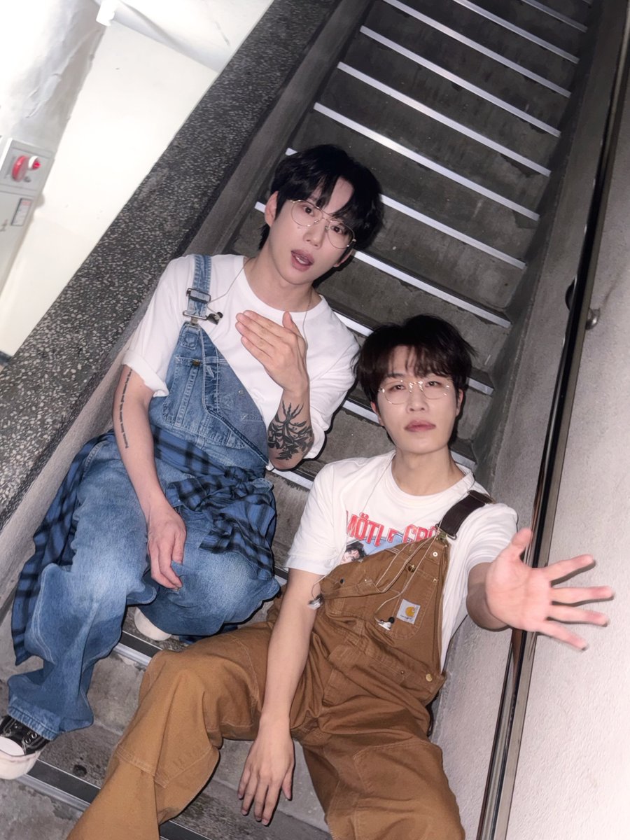 band_SORAN's tweet photo. 지금까지 둘셋 투✌️ 핫✌️ 십란이었습니다!
우리 또 만나요👀

- 𝙎𝙀𝙏𝙇𝙄𝙎𝙏 - 

𝟬𝟭. 리코타 치즈 샐러드
𝟬𝟮. 아메리카노
𝟬𝟯. 이제 나와라 고백
𝟬𝟰. 너를 보네(𝗙𝗲𝗮𝘁. 권정열 𝗢𝗳 𝟭𝟬𝗰𝗺)
𝟬𝟱. 𝗽𝗲𝘁
𝟬𝟲. 행복
𝟬𝟳. 방에 모기가 있어(𝗗𝗼 𝗬𝗼𝘂 𝗧𝗵𝗶𝗻𝗸 𝗢𝗳 𝗠𝗲?)
𝟬𝟴. 오늘밤은 어둠이 무서워요(𝟮𝟬𝟮𝟲 𝘃𝗲𝗿.)
𝟬𝟵. 넌 행복해
𝟭𝟬. 그라데이션
𝟭𝟭. 가을목이
𝟭𝟮. 폰서트
𝟭𝟯. 𝗣𝗿𝗶𝗻𝗰𝗲
𝟭𝟰. 𝗧𝗩를 껐네…(𝗙𝗲𝗮𝘁. 𝘁윤미래, 권정열 𝗢𝗳 𝟭𝟬𝗰𝗺)
𝟭𝟱. 𝗔𝗔𝗔(𝗔𝗰𝗼𝘂𝘀𝘁𝗶𝗰 𝘃𝗲𝗿.)
𝟭𝟲. 𝗡𝗼. 𝟭
𝟭𝟳. 너에게 닿기를
𝟭𝟴. 준비된 어깨(𝟮𝟬𝟮𝟲 𝘃𝗲𝗿.)
𝟭𝟵. 부동의 첫사랑
𝟮𝟬. 괜찮아(𝗙𝗶𝗻𝗲) 
𝟮𝟭. 딜리버리(𝗗𝗲𝗹𝗶𝘃𝗲𝗿𝘆)
𝟮𝟮. 지금 우리 사이는

𝙀𝙣𝙘𝙤𝙧𝙚.
𝗘𝟭. 뗄래야 뗄 수 없는 사이
𝗘𝟮. 목소리

#소란 #SORAN #고영배
#10CM #십란