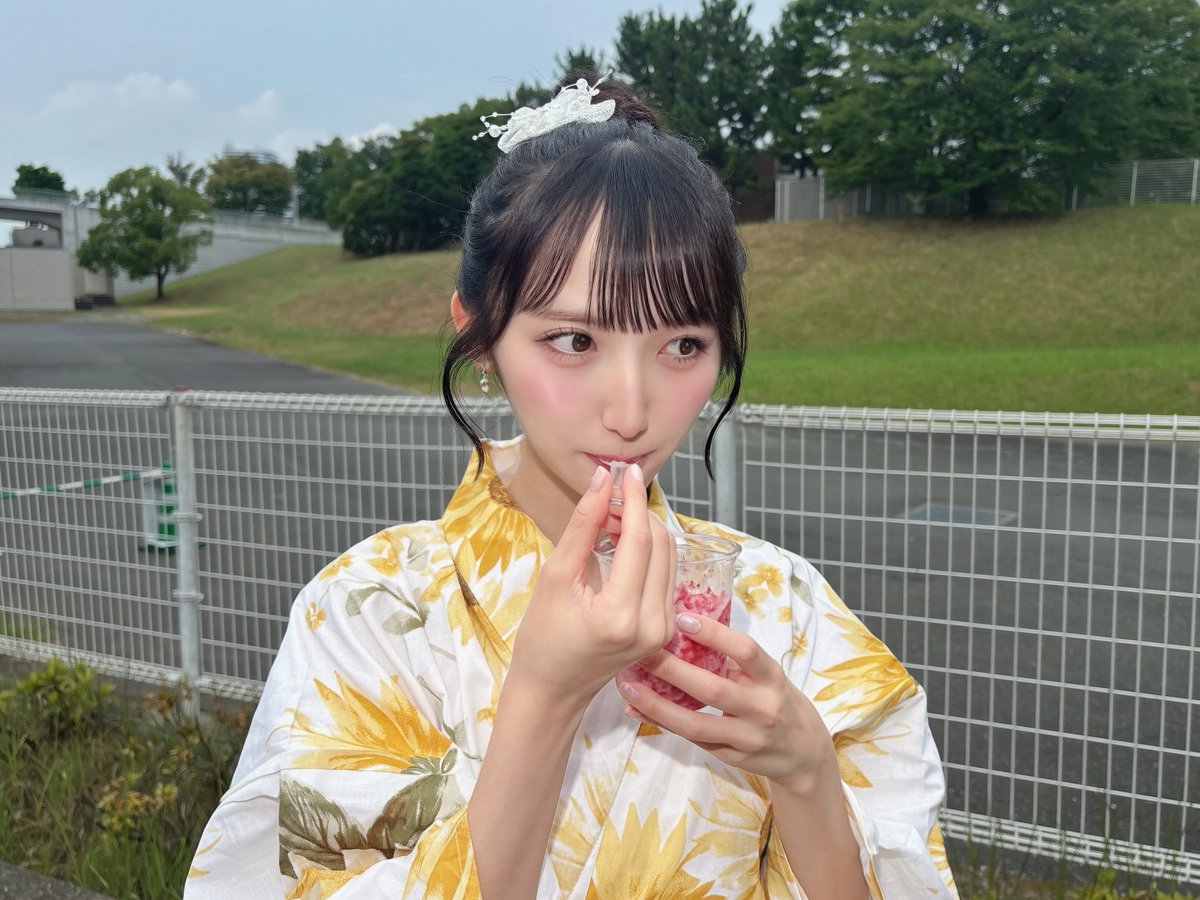 ayamin_112's tweet photo. #AKBが好きish
握手会2日間ありがとうございました👘🤝🏻❕

やっぱり直接顔を見て言葉を頂けるこの時間は、何にも変えられなくて私の頑張る活力になります！皆にとっての私もそうでありますように😌🌸♡

向日葵のように明るく沢山活躍をお届けしていくね❕🌻 https://t.co/Y9x3HvLTHh