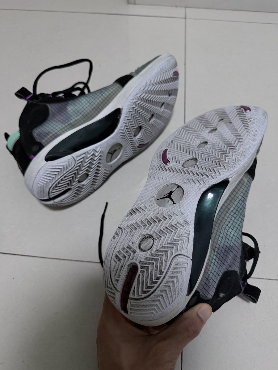 jhenglam's tweet photo. 【粉丝福利👟】
点赞 + 转发 + 关注 + 评论
从评论区抽1️⃣位粉丝，送这��👇
🏀直男原味Air Jordan34篮球鞋（44码）
📅活动截止：8月15日 23:59
开奖后私信通知，邮费自理⚠️
#AirJordan #球鞋抽奖 #粉丝福利 #直男原味 #篮球体育生 https://t.co/4nKcFm05Px