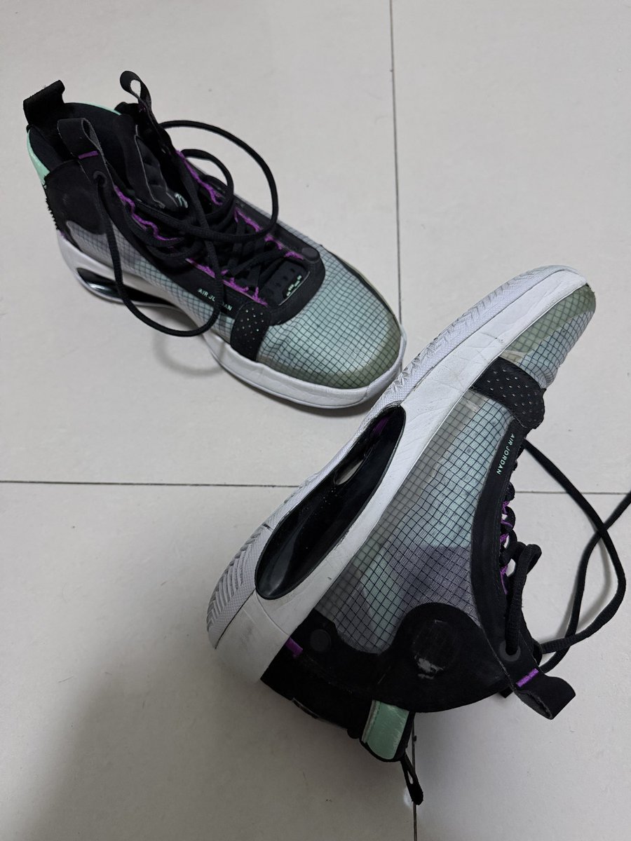 jhenglam's tweet photo. 【粉丝福利👟】
点赞 + 转发 + 关注 + 评论
从评论区抽1️⃣位粉丝，送这��👇
🏀直男原味Air Jordan34篮球鞋（44码）
📅活动截止：8月15日 23:59
开奖后私信通知，邮费自理⚠️
#AirJordan #球鞋抽奖 #粉丝福利 #直男原味 #篮球体育生 https://t.co/4nKcFm05Px