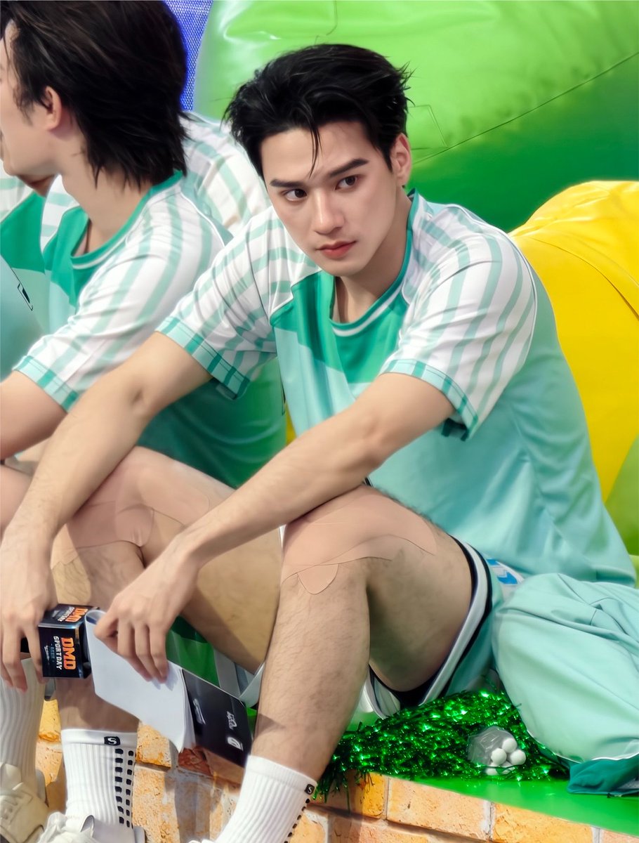 thinkerharit's tweet photo. the way keng looks so fine even while just sitting casually. #kengharit https://t.co/Pjx7CALtZT