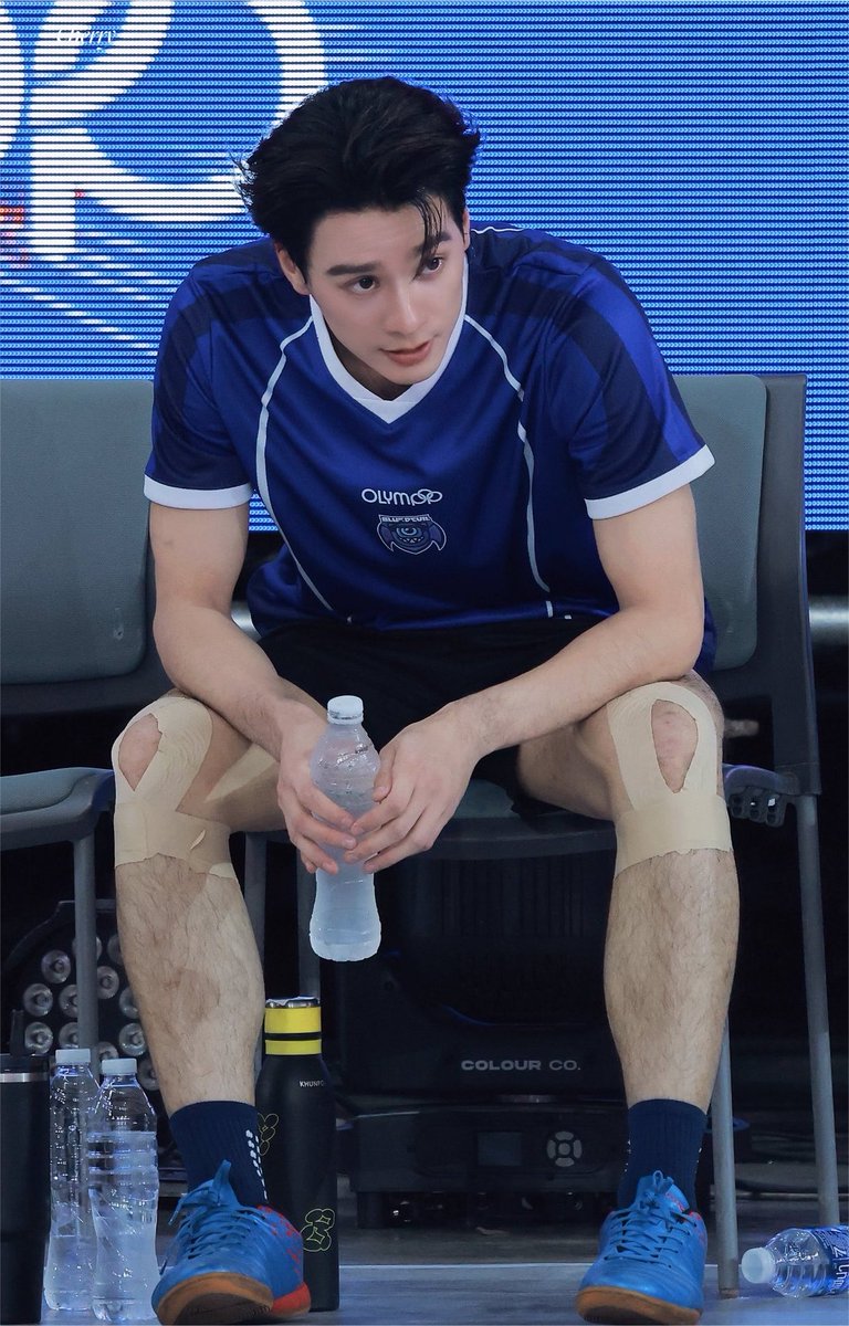 thinkerharit's tweet photo. the way keng looks so fine even while just sitting casually. #kengharit https://t.co/Pjx7CALtZT