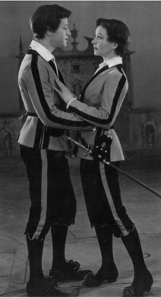 vivisleigh's tweet photo. maybe vivien leigh was a time traveller who knew her future fans would all be sapphics thats why she did this role https://t.co/cLR9lxiWZr