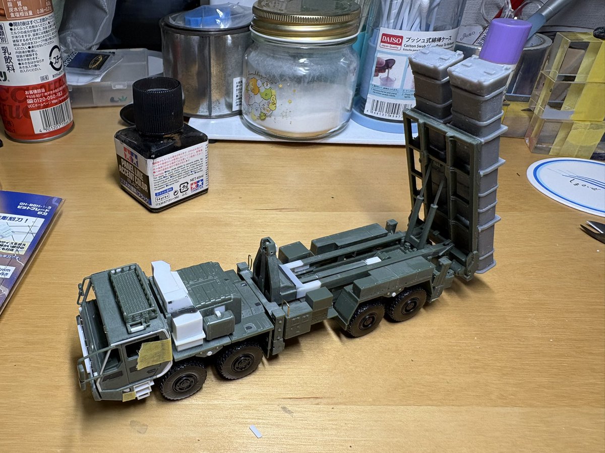kokushi_0625's tweet photo. 情報整理、全体確認の為に仮組み
情報及び技術不足(時間も…)でなんちゃってな部分もありますが、キャニスターを四発にして車両の前面を���れっぽくすれば見えるはず…
#プラモデル
#アオシマ
#25SSM
#25式地対艦誘導弾
#陸上自衛隊 https://t.co/nuFST7oGoB