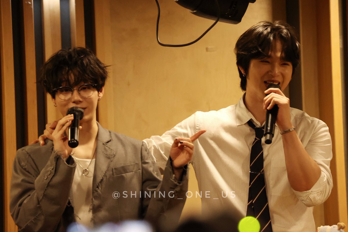 shining_one_us's tweet photo. 🐯🐥

260712 디마뮤
#원어스 #이도 #환웅 #ONEUS #LEEDO #HWANWOONG #도앤웅 https://t.co/KoCJz0zdaw