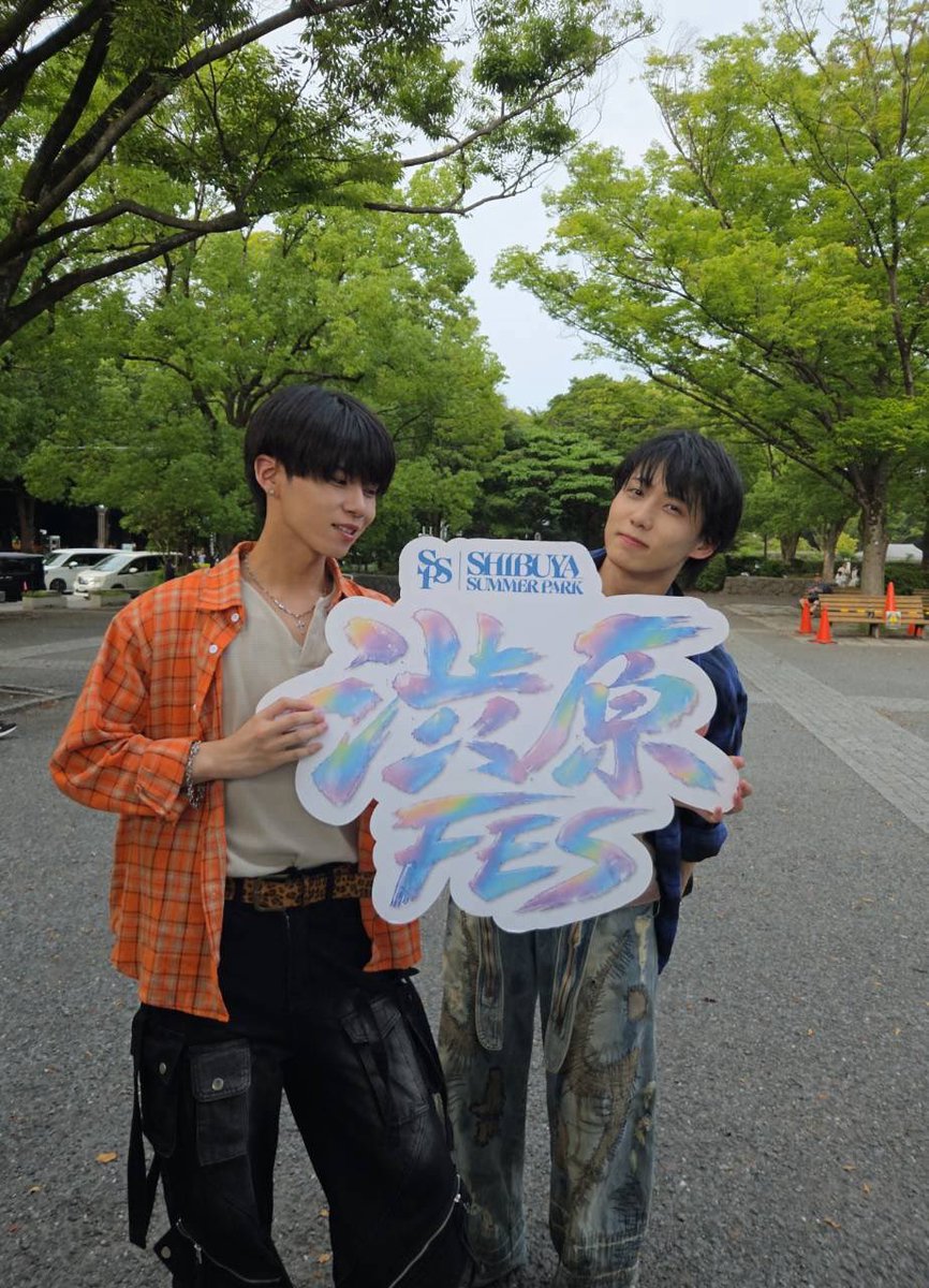 findi_lit's tweet photo. 渋原FESありがとうございました!!
たくさんの方が見てくれてすごく嬉しかったです🥹めちゃ楽しかった!!
夏フェス最高だね!!
かき氷も食べたよ😎見てくれた人ありがとう!!オレンジが今日も見れて幸せでした🍊🍊
#渋原FES
#findi https://t.co/BMLeAwwZX9
